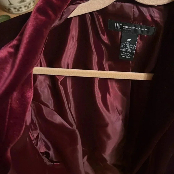 Burgundy velvet blazer - Picture 2 of 4